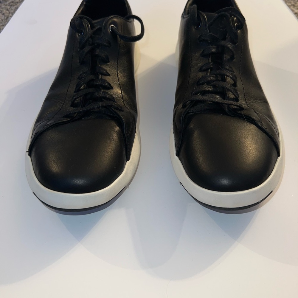 Pre-Owned Cole Haan Men's Black Leather Sneakers